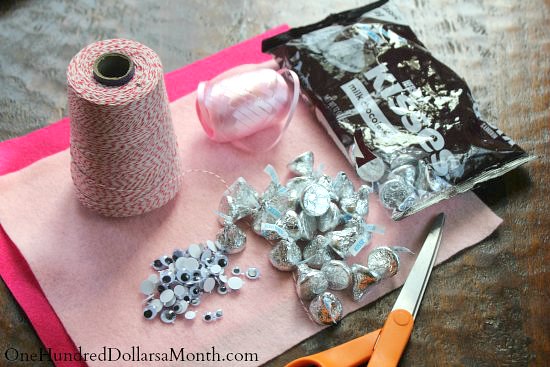 Easy Christmas Crafts for Kids – Hershey’s Kiss Candy Mice Ornament