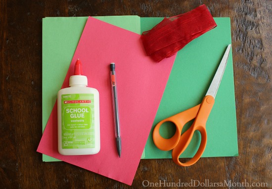 Easy Christmas Crafts for Kids – Handprint Christmas Wreath
