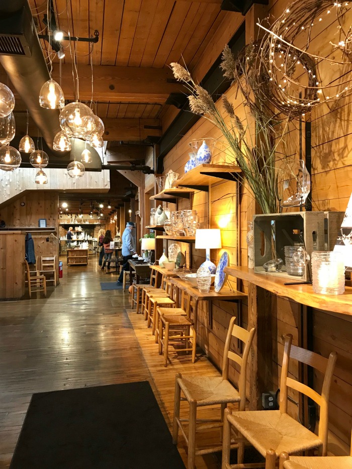 Simon Pearce Flagship Store, Restaurant + Glassblowing in
