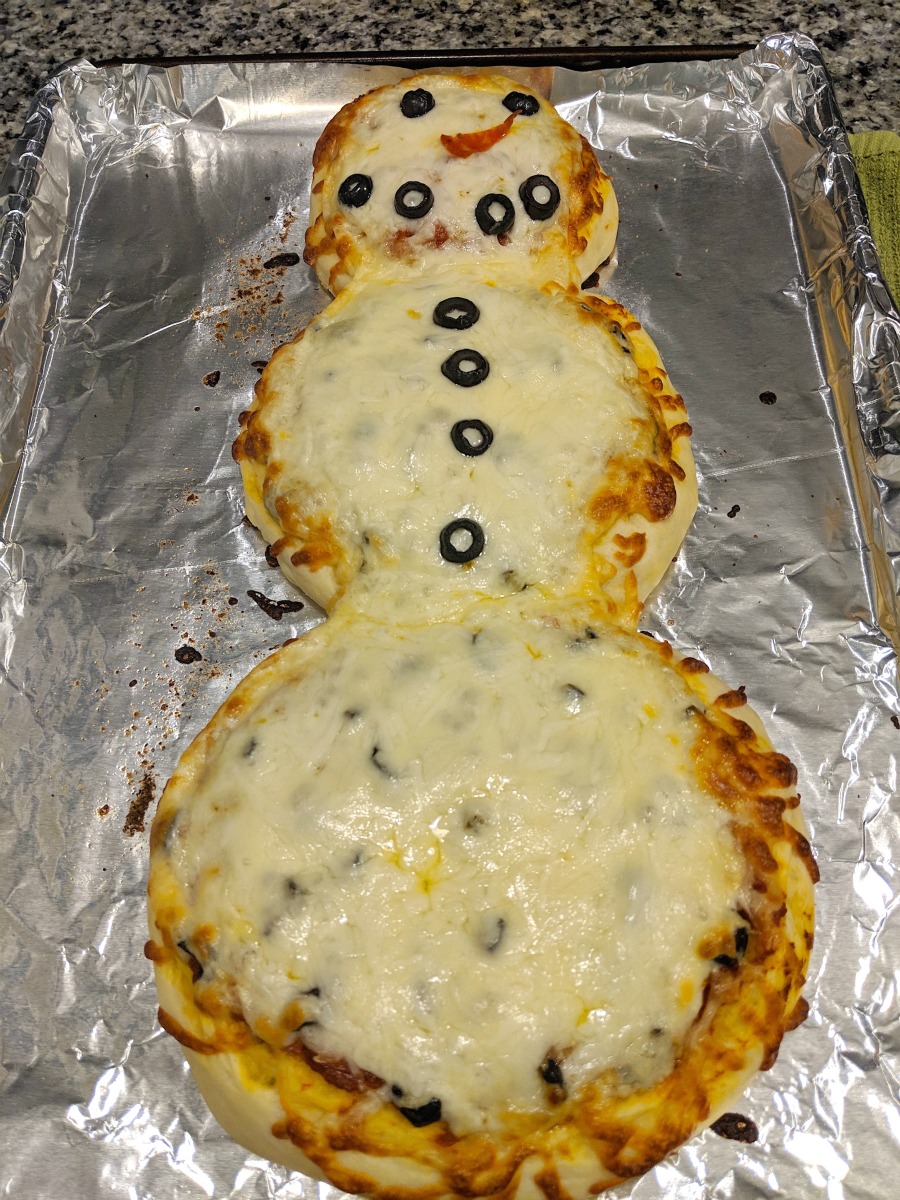 How to Make a Snowman Pizza