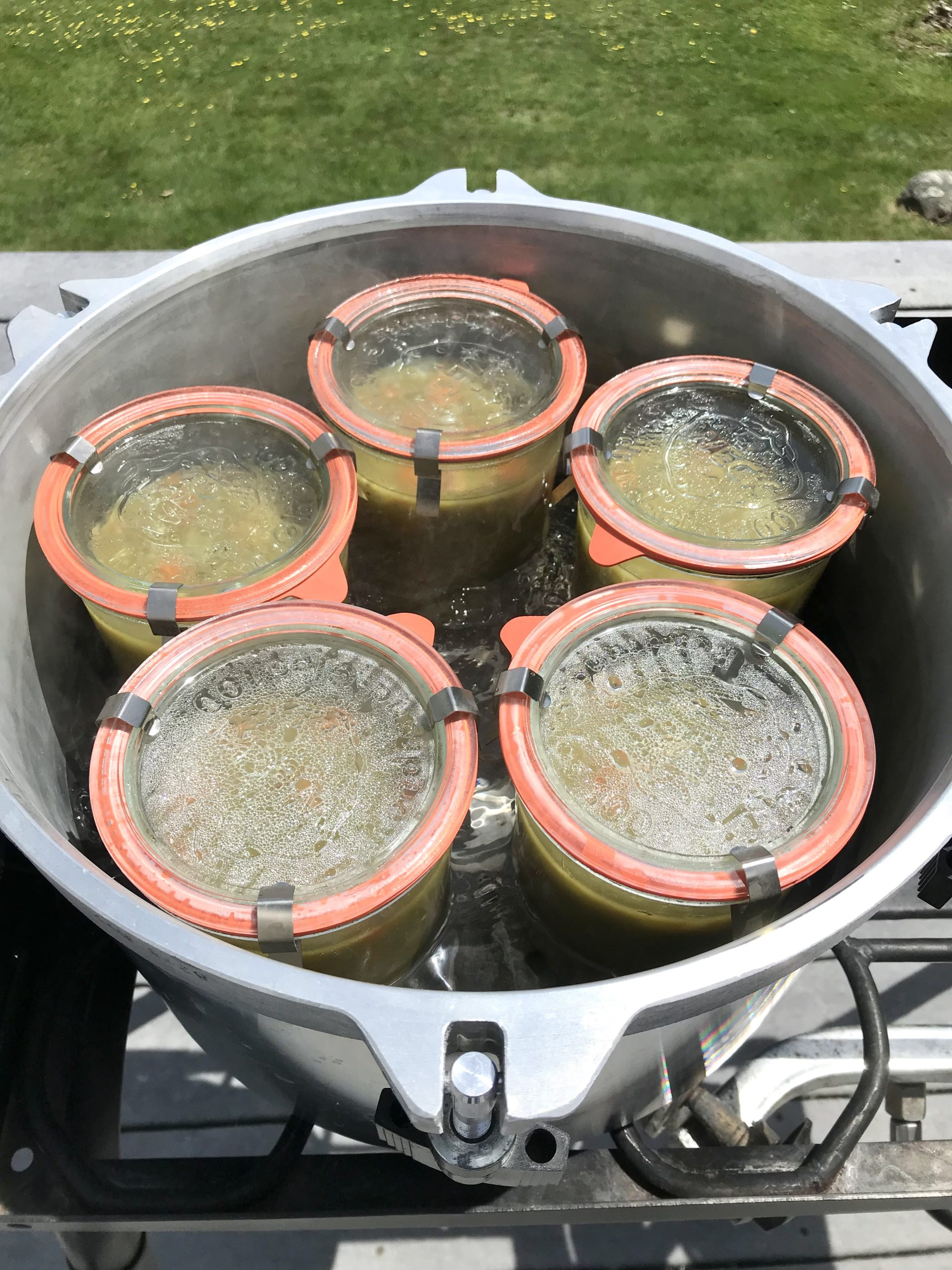 Pressure Canning Split Pea and Ham Soup in Weck Jars