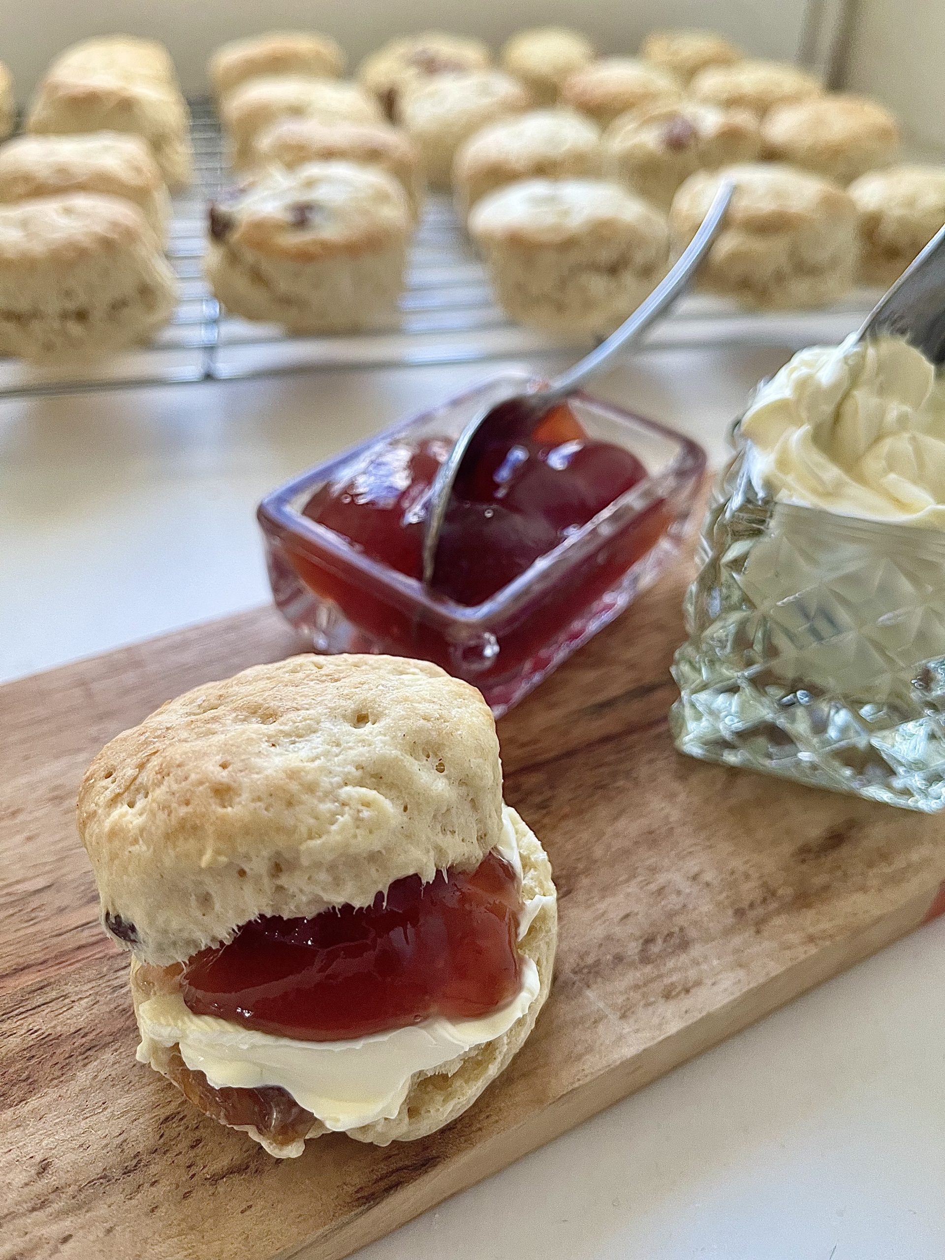 Classic Scones With Raisins